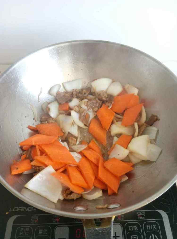 洋葱胡萝卜炒肉步骤6