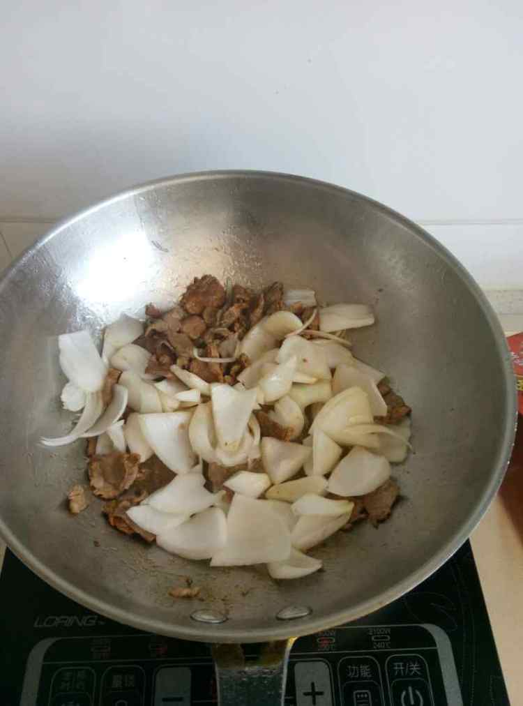 洋葱胡萝卜炒肉步骤5
