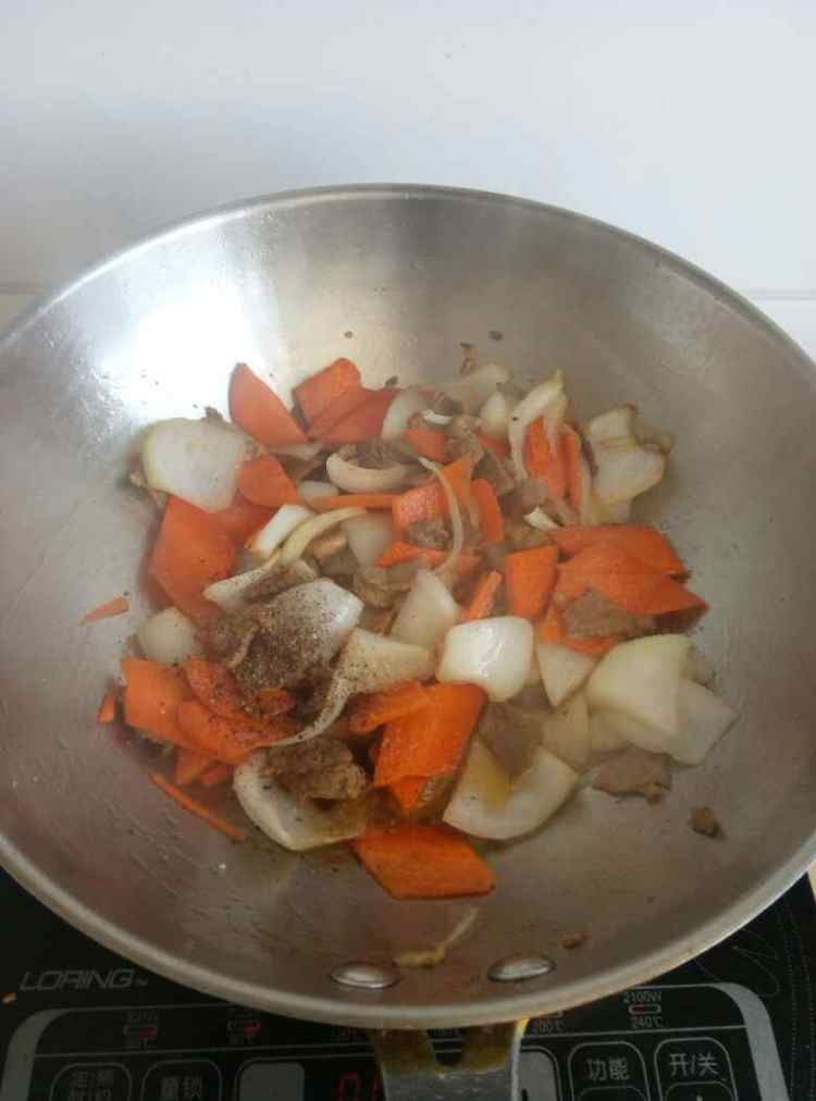 洋葱胡萝卜炒肉步骤7