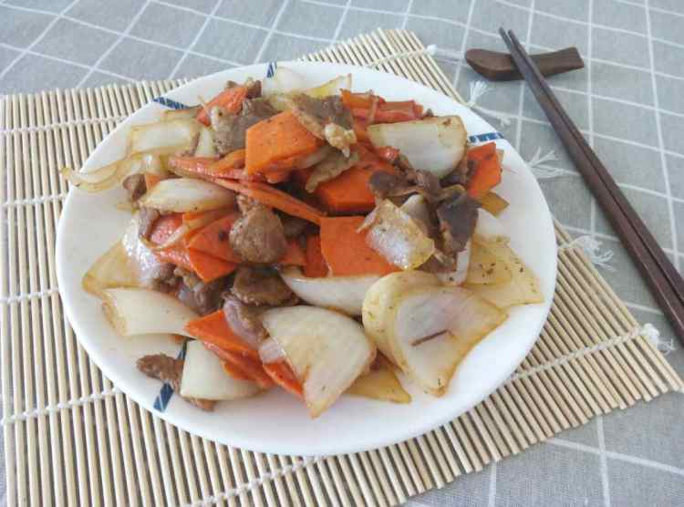 洋葱胡萝卜炒肉步骤8