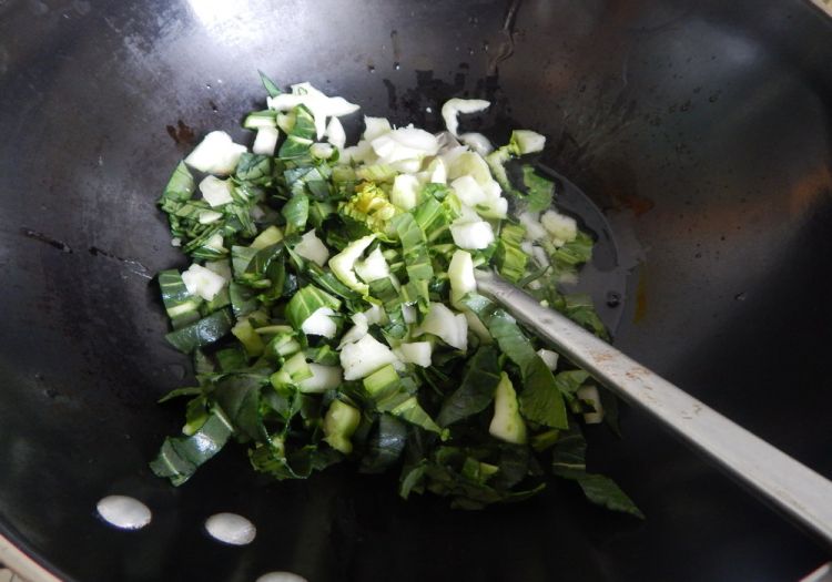 青菜炒米饭步骤2
