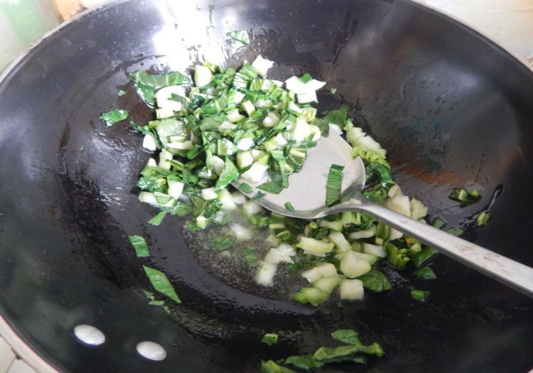 青菜炒米饭步骤3