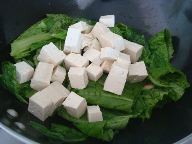 小白菜叶炖豆腐步骤4