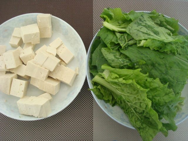 小白菜叶炖豆腐步骤2