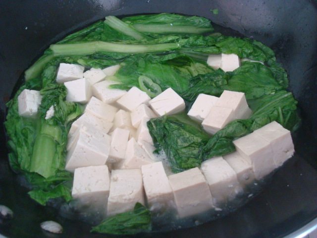 小白菜叶炖豆腐步骤5