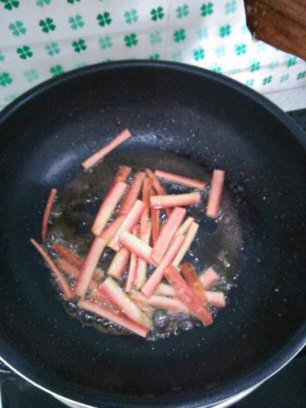 芹菜豆干炒肉步骤5