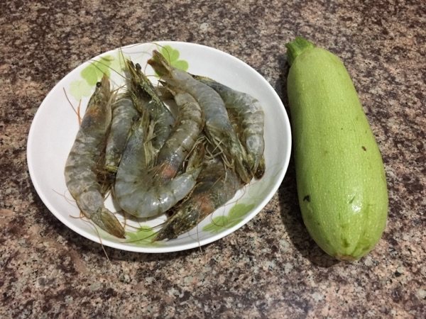 西葫芦鲜虾蛊步骤1