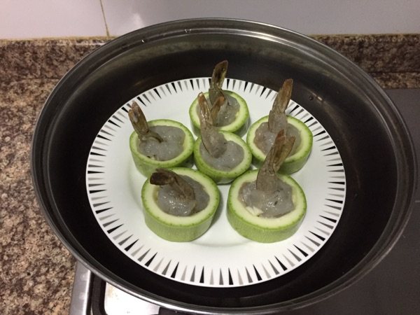 西葫芦鲜虾蛊步骤6