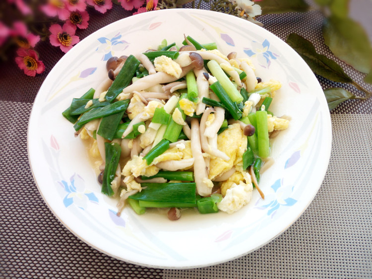 蟹味菇炒鸡蛋步骤7