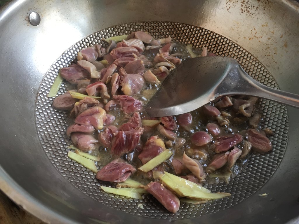 川菜干锅鸡胗步骤5