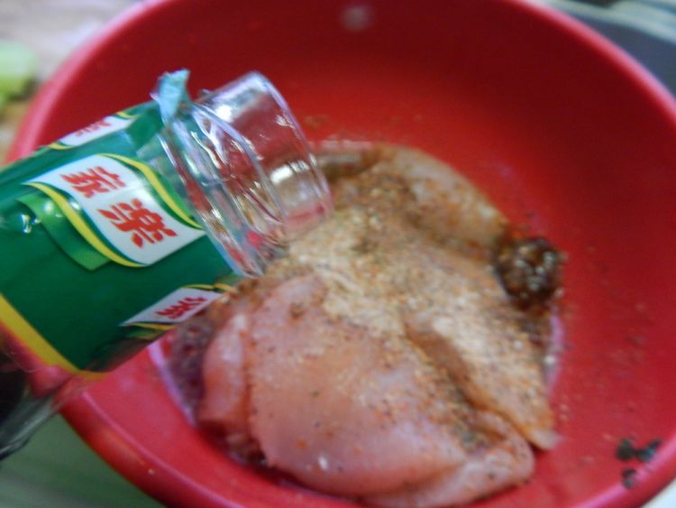 沙茶酱煎鸡胸肉步骤6