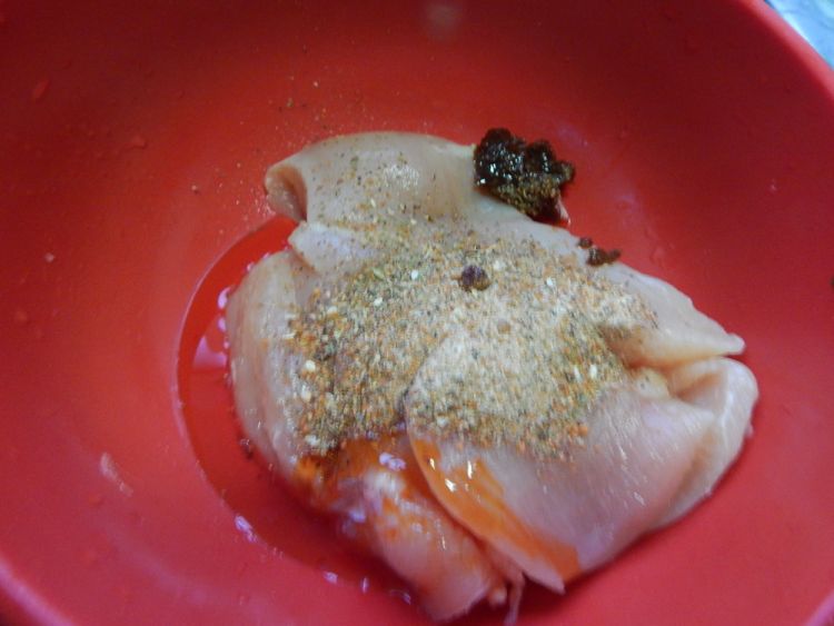 沙茶酱煎鸡胸肉步骤4
