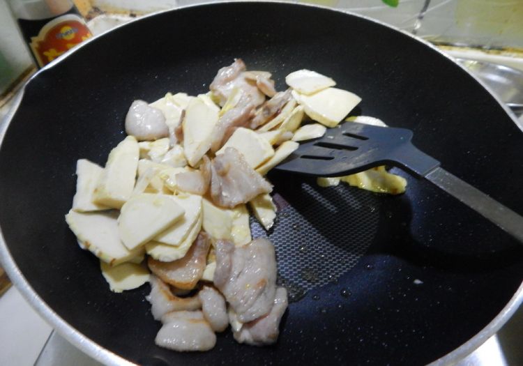 笋炒肉片步骤6