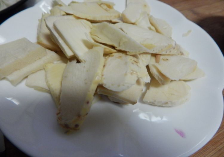 笋炒肉片步骤1