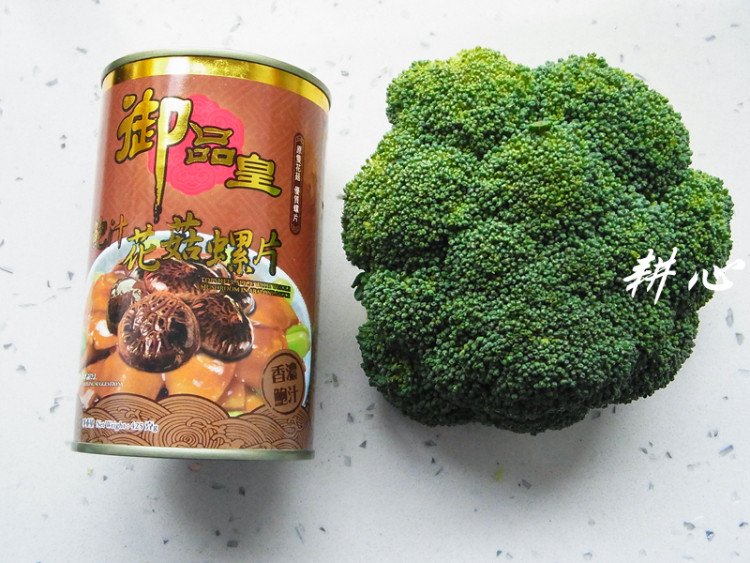 鲍汁螺片拌西兰花步骤1