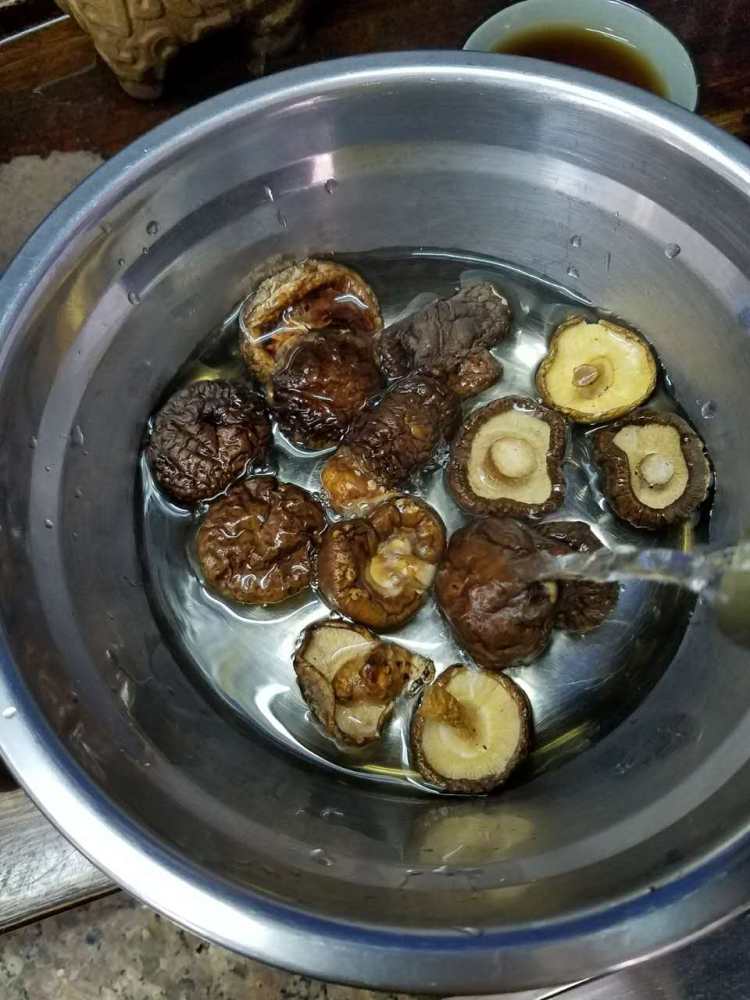 香菇蒸肉饼步骤1