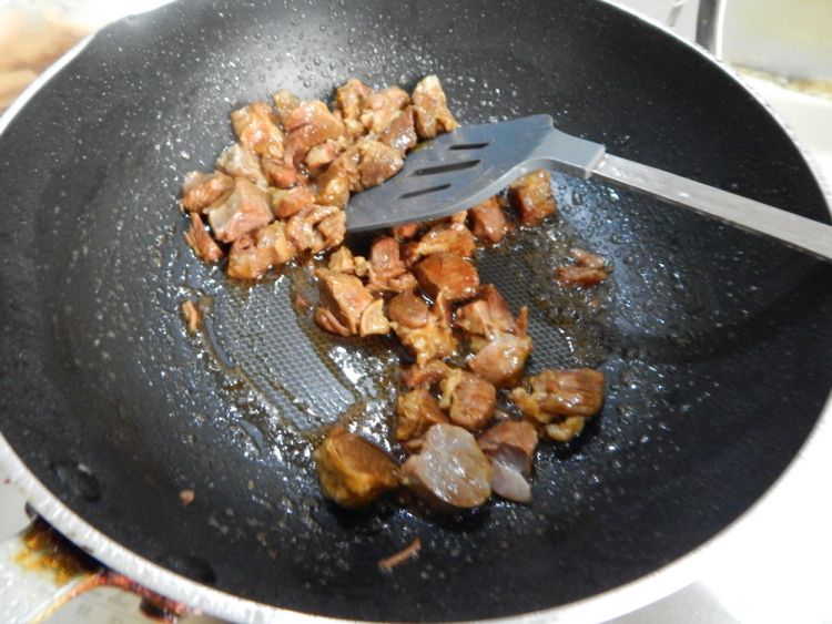 土豆胡萝卜烧牛肉块步骤6