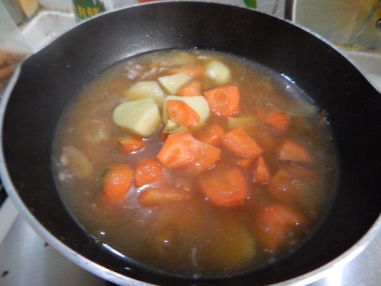 土豆胡萝卜烧牛肉块步骤9