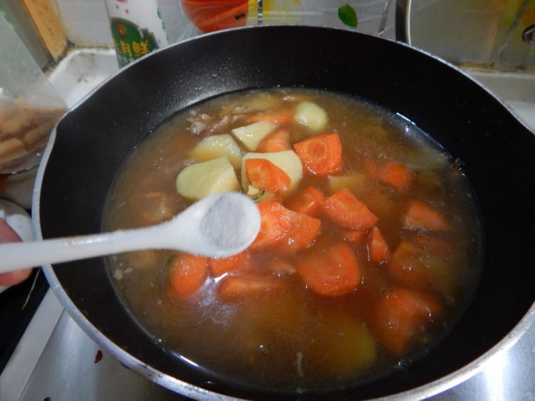 土豆胡萝卜烧牛肉块步骤10