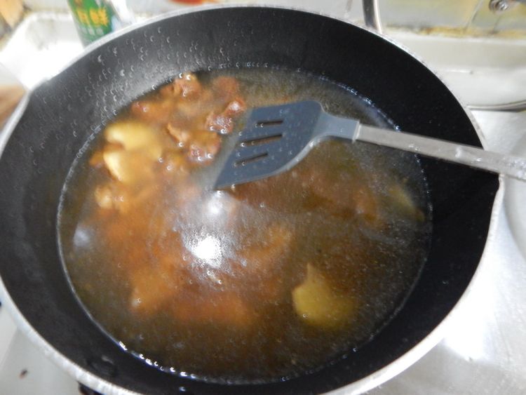 土豆胡萝卜烧牛肉块步骤7