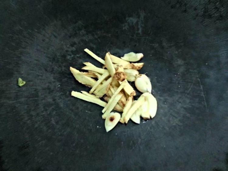 黄牛肉炒佛手瓜步骤3