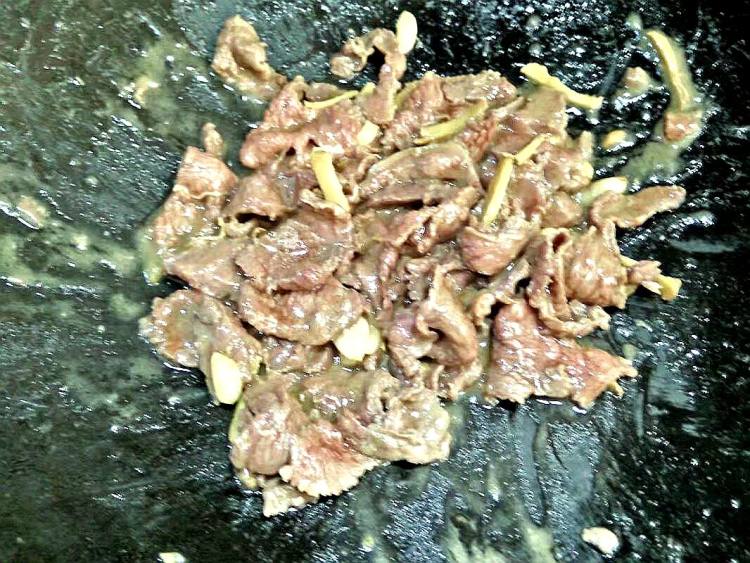 黄牛肉炒佛手瓜步骤4