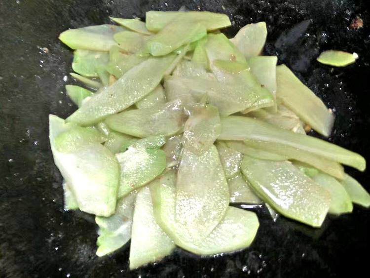 黄牛肉炒佛手瓜步骤6