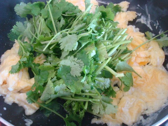 鸡蛋炒香菜步骤4