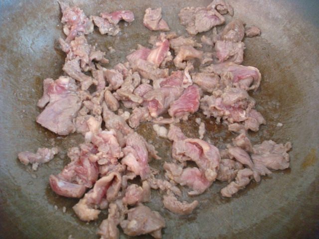 小葱炒羊肉片步骤3