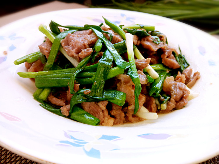 小葱炒羊肉片步骤6