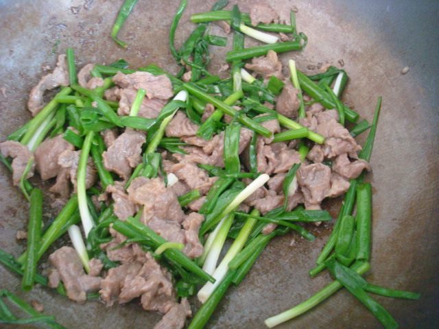 小葱炒羊肉片步骤5