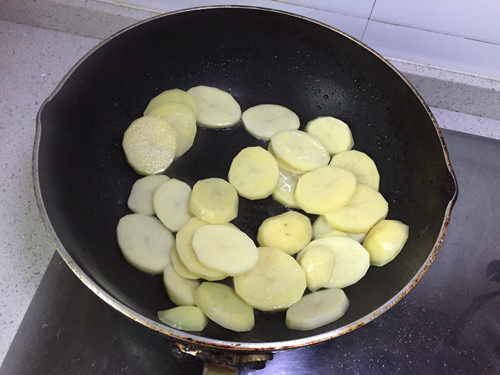 土豆炒虾步骤3