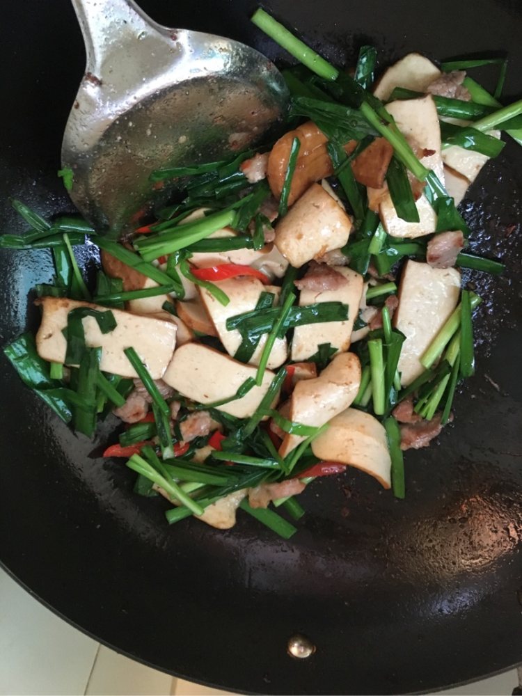 韭菜香干炒肉步骤9