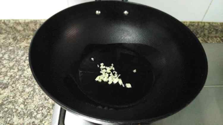 腐竹炒西芹步骤5