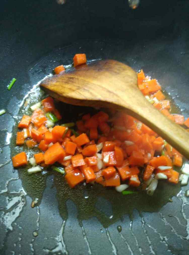 胡萝卜炒土豆丁步骤6