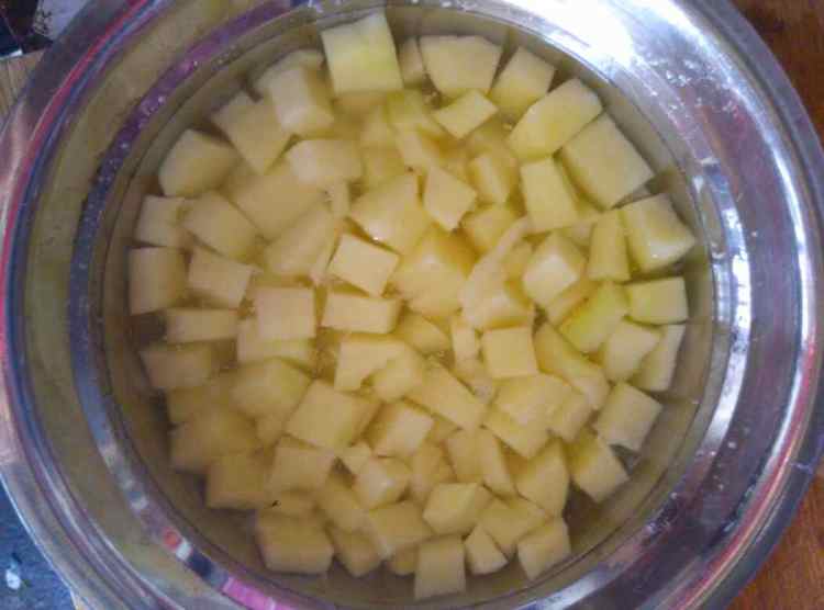 胡萝卜炒土豆丁步骤4