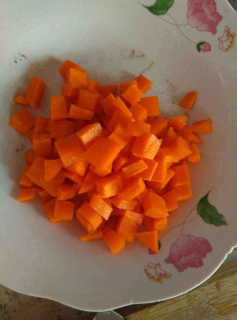 胡萝卜炒土豆丁步骤1