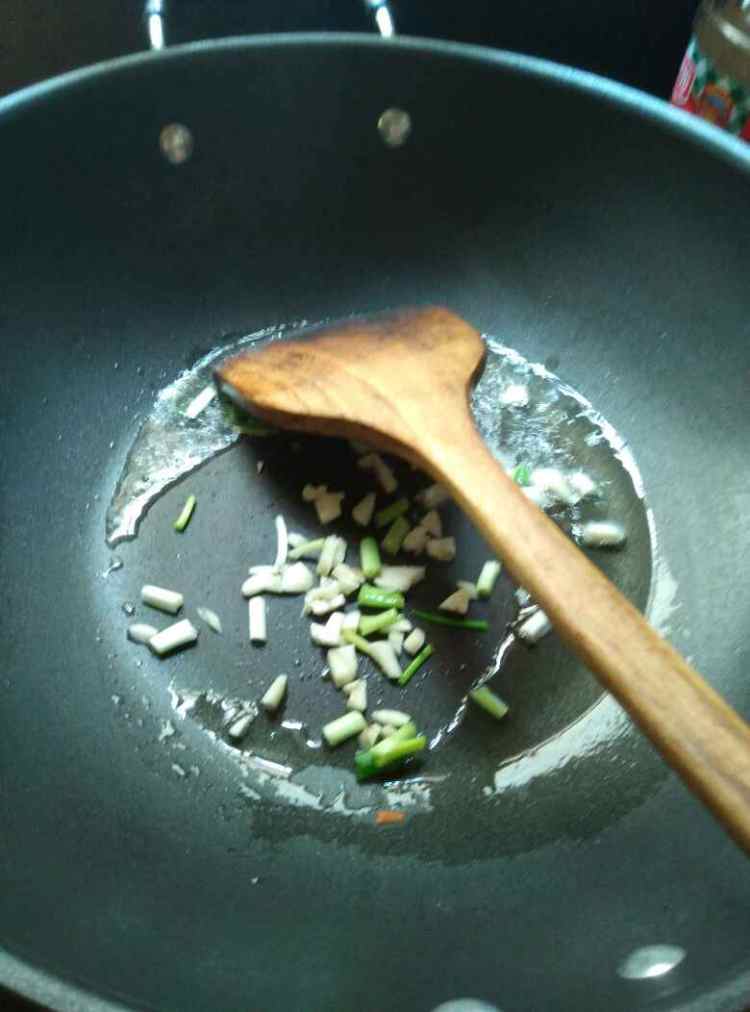 胡萝卜炒土豆丁步骤5