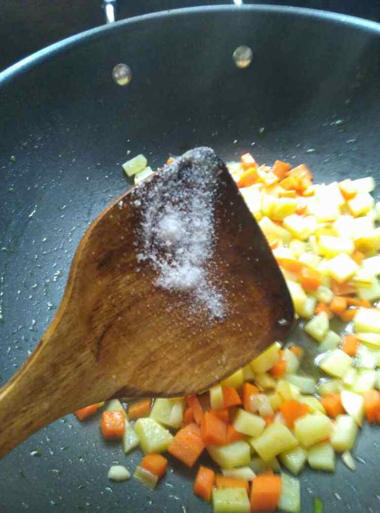 胡萝卜炒土豆丁步骤10