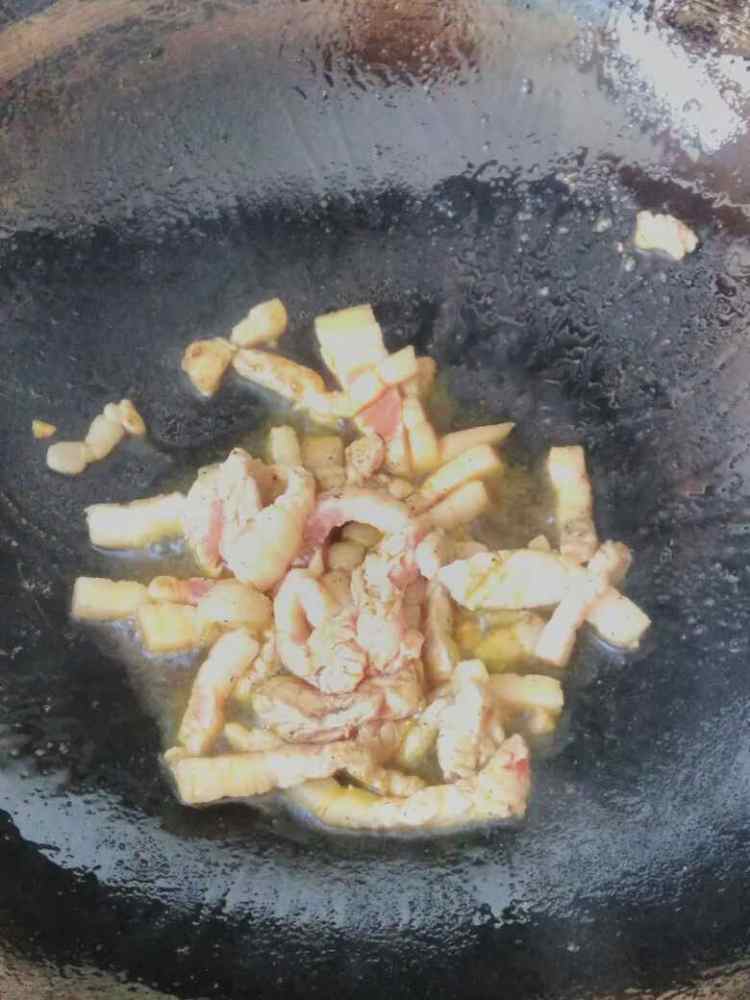 蒜苔炒肉步骤7