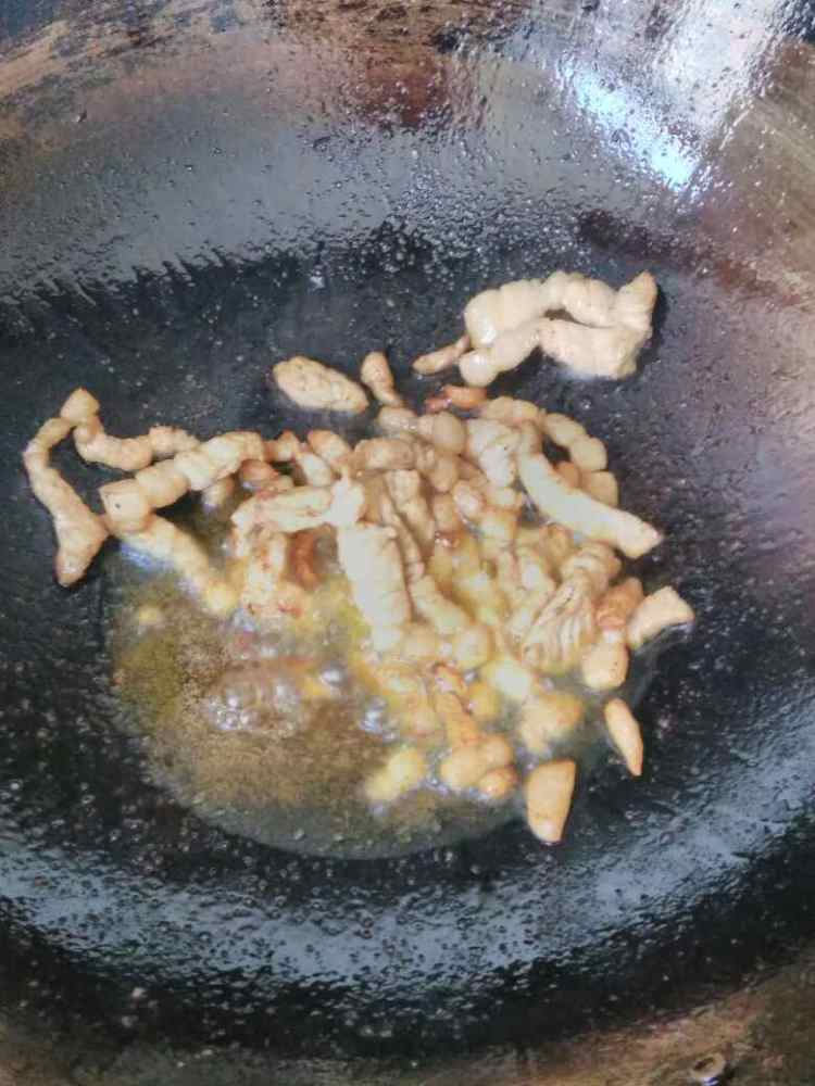 蒜苔炒肉步骤9