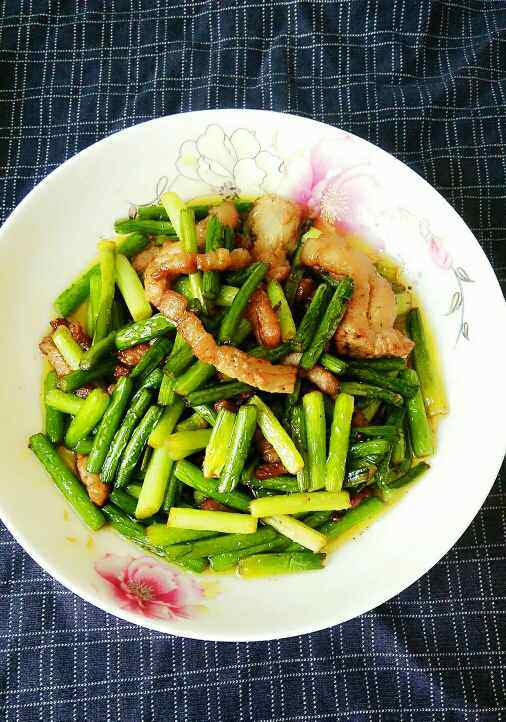 蒜苔炒肉步骤17