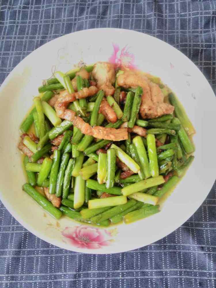 蒜苔炒肉步骤16