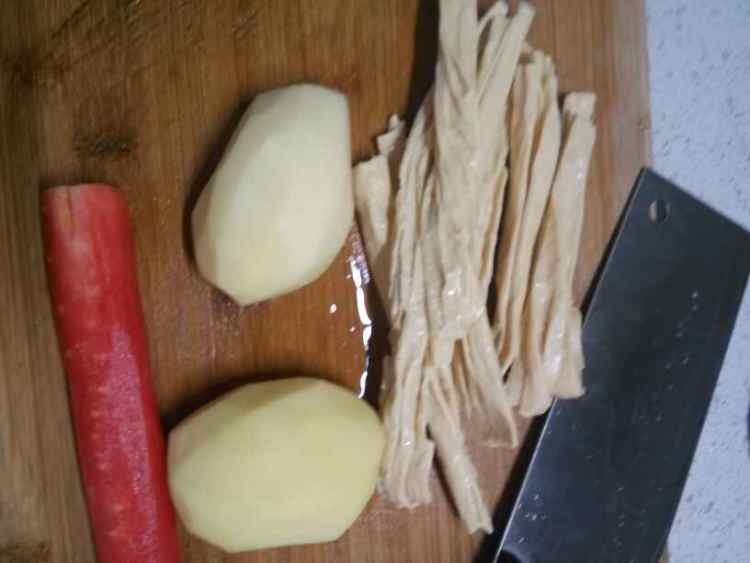 土豆肉丝步骤1
