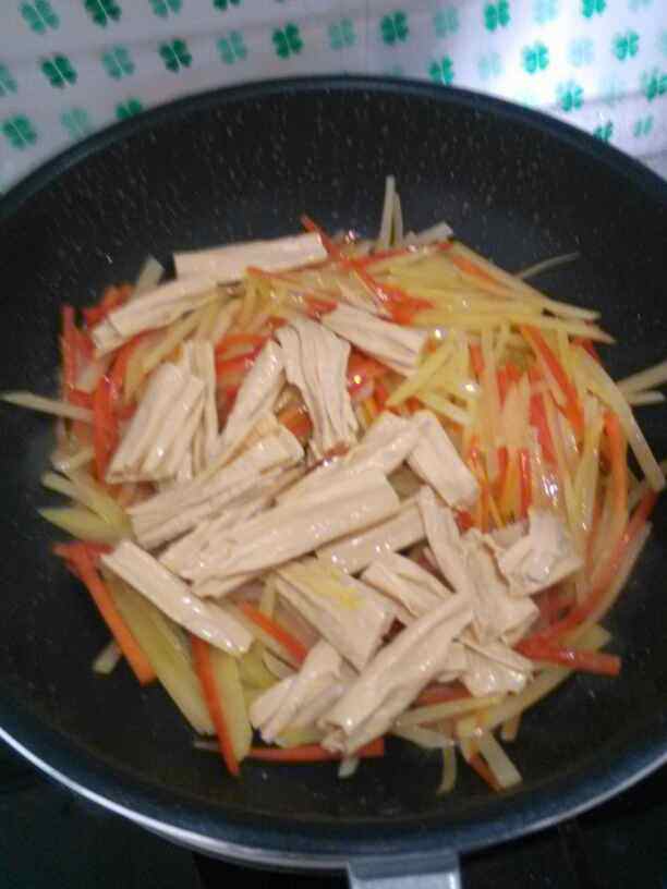 土豆肉丝步骤7