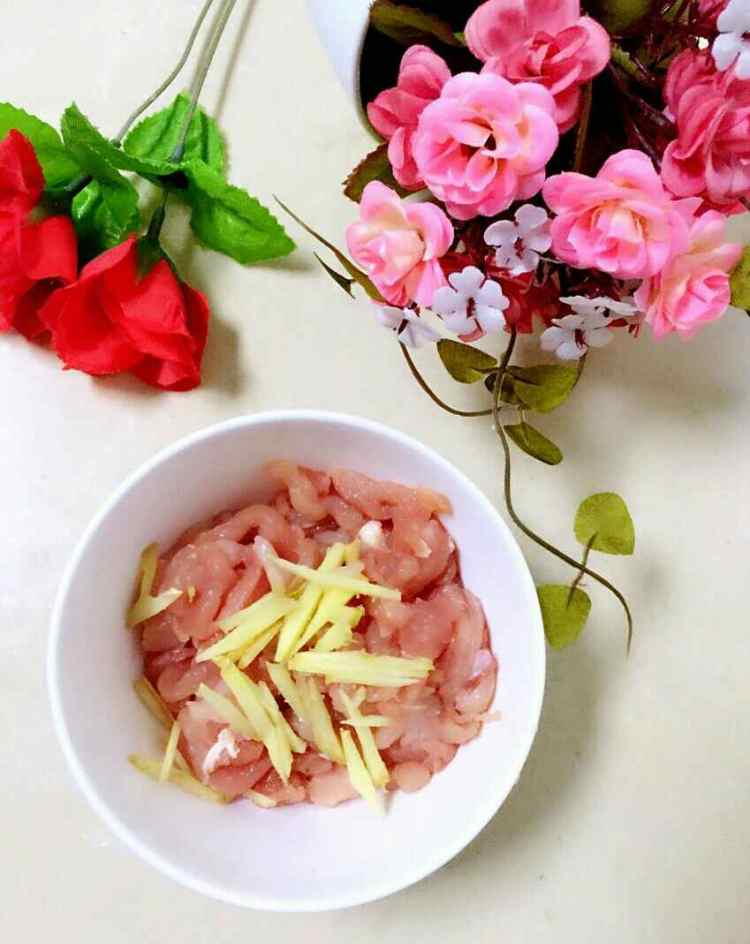 酸豆角炒肉丝步骤4