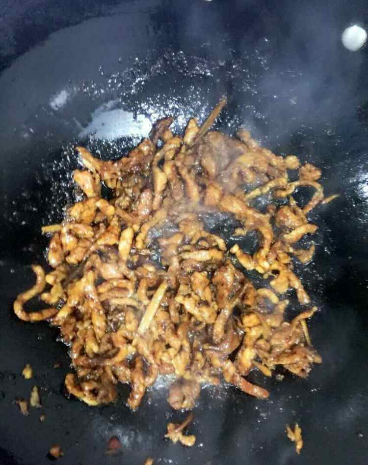 酸豆角炒肉丝步骤6