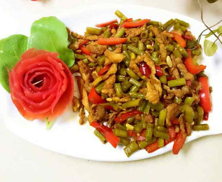 酸豆角炒肉丝步骤7