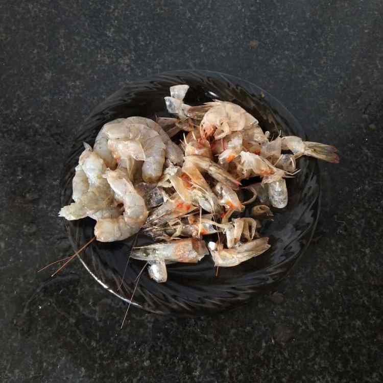 鲜虾玉米蛋炒饭步骤2