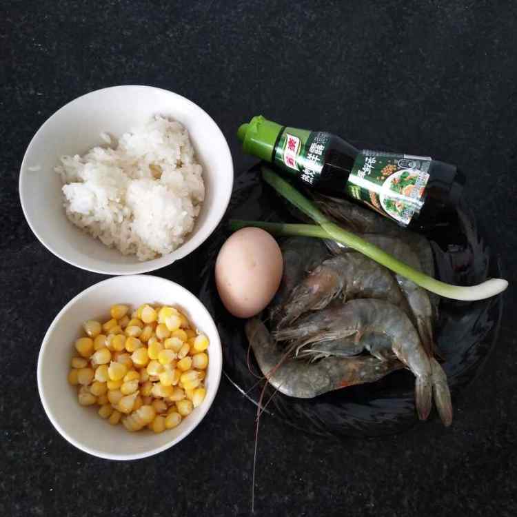 鲜虾玉米蛋炒饭步骤1